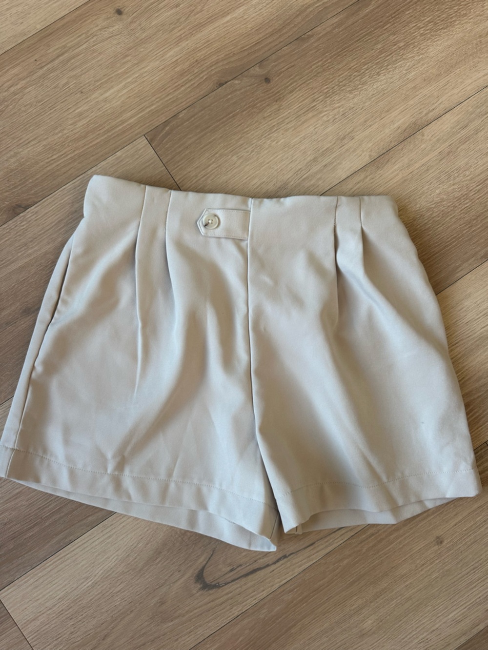Women's Cream Tailored High-Waist Shorts